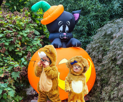 two children at zoothing boo