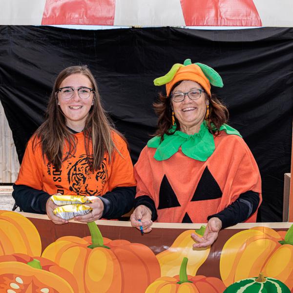 Boo at the Zoo volunteers